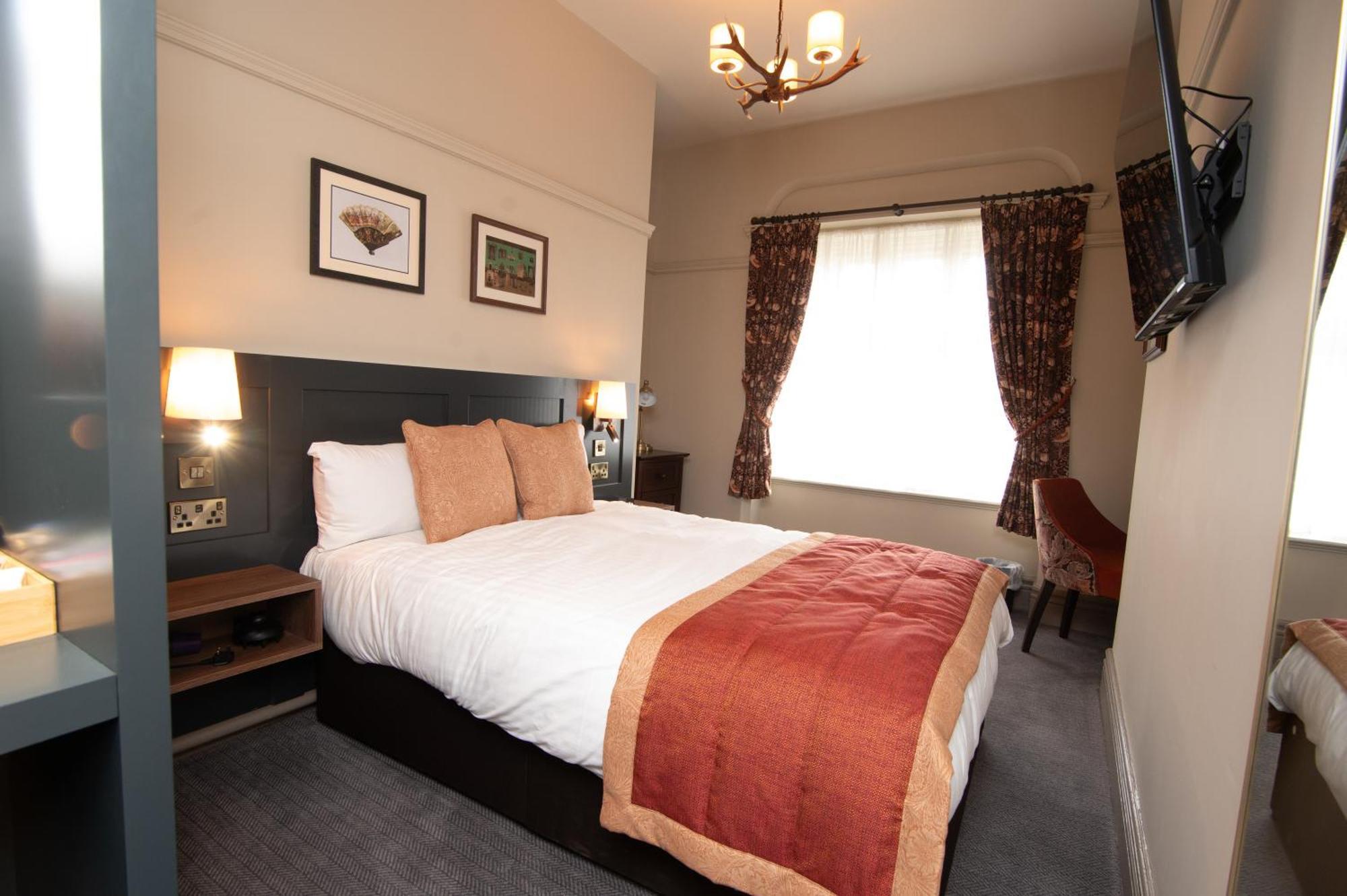 The Dukeries Lodge, Edwinstowe, Nottinghamshire Екстер'єр фото